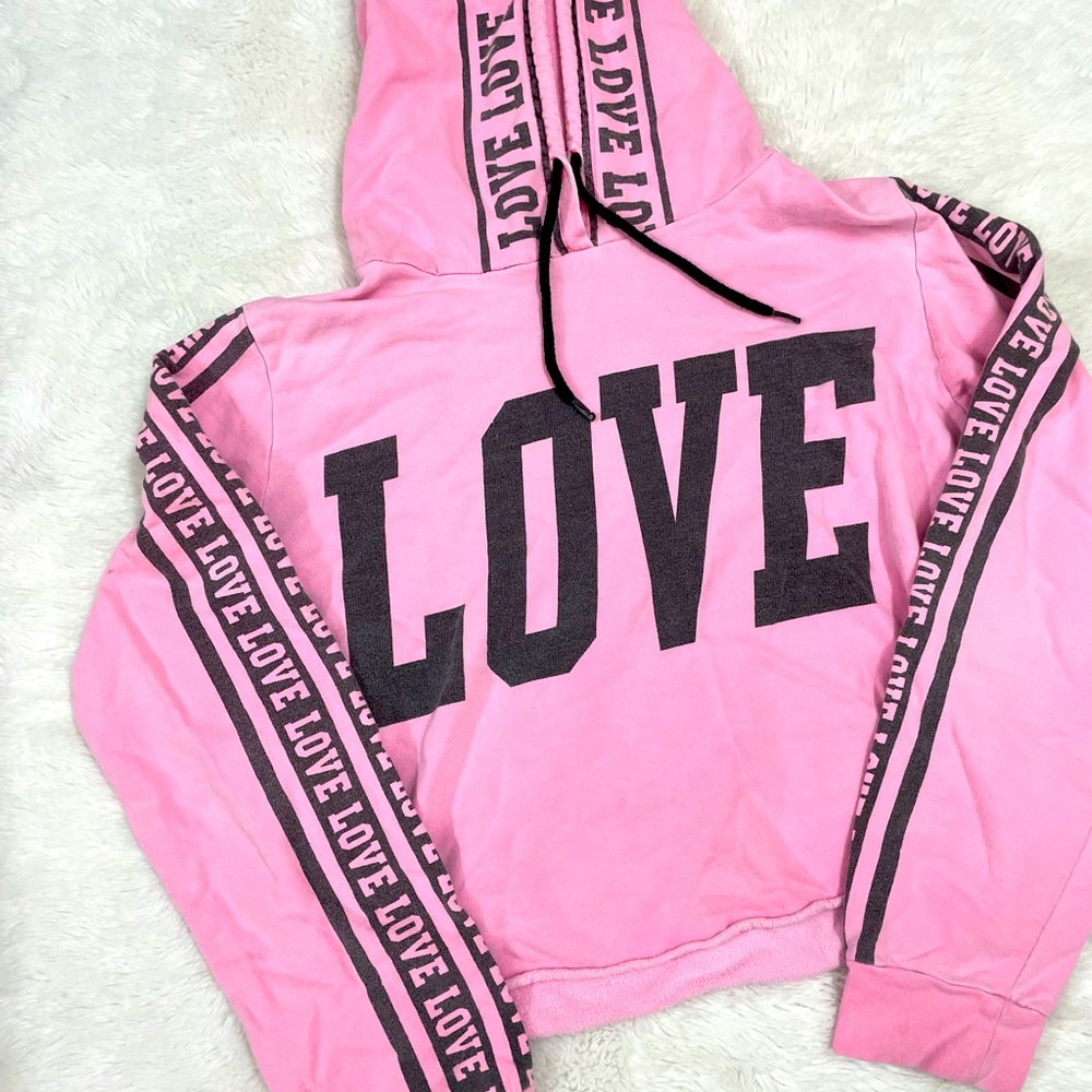 Cropped love hoodie